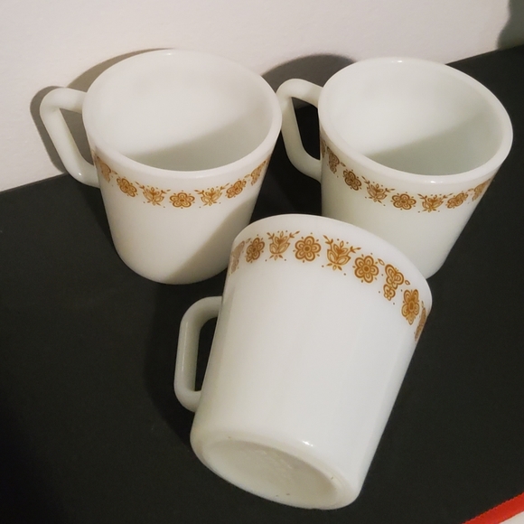 Vintage 1970's Pyrex Butterfly Coffee Mug Set of 3 - Picture 2 of 4